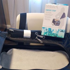 Large Sherpa Wheeled pet carrier with extra strap